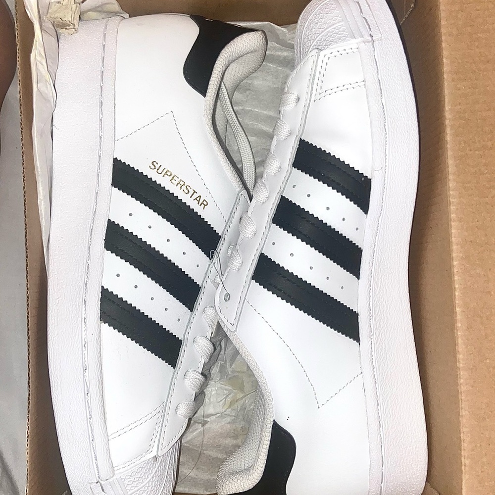 Adidas Originals Superstar (B&W-M: 5.5/W: 7)